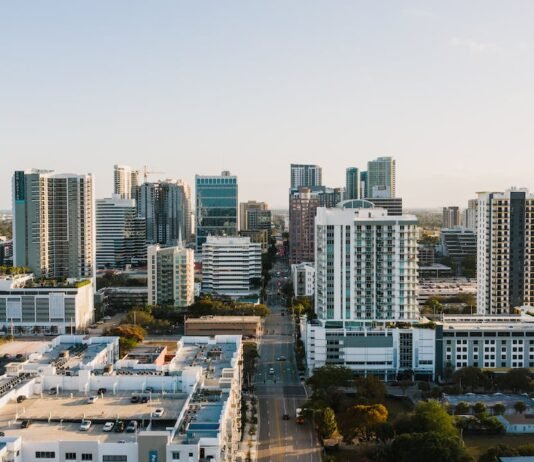 Networking in the Sunshine State: Building Business Connections in Florida