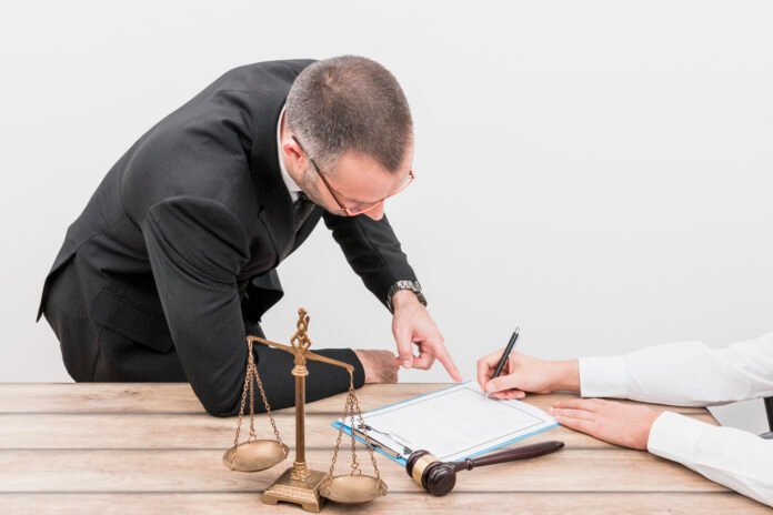 lawyer-pointing Injury Lawyer